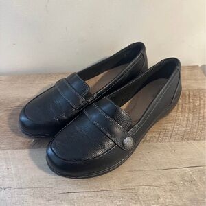 Clarks Black Leather Flats- size 10EW